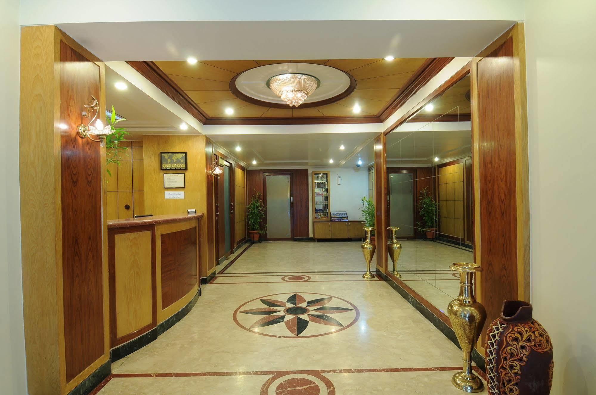 Hotel Crystal Mumbai Exteriör bild