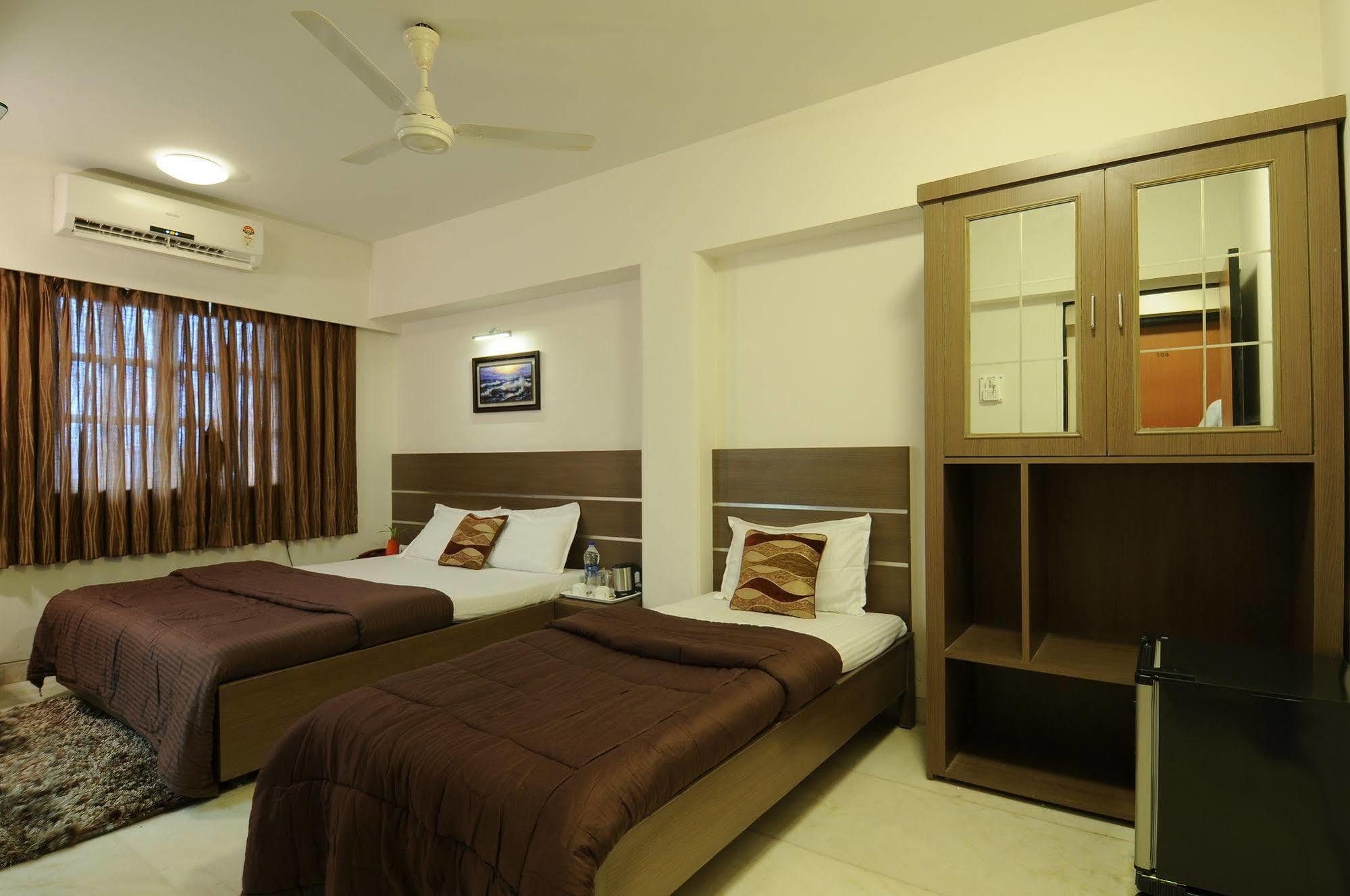 Hotel Crystal Mumbai Exteriör bild